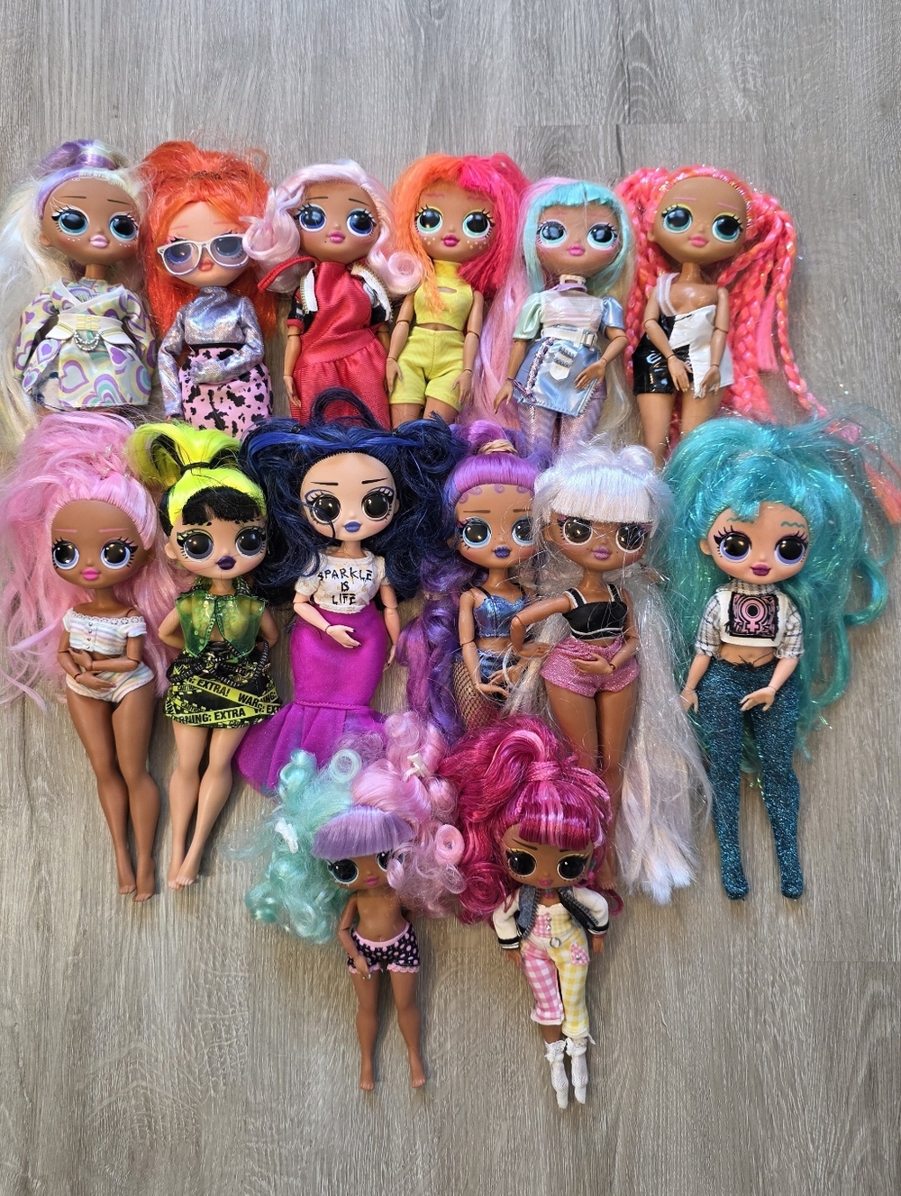 Lot of 14 LOL surprise! OMG teen fashion dolls with clothes